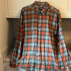 Patagonia men’s button down plaid shirt size L